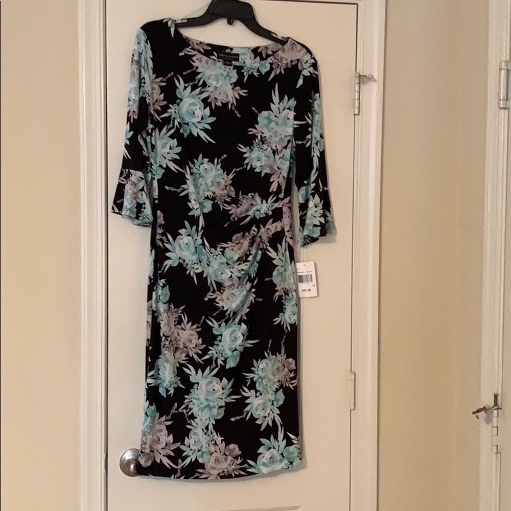 Pretty, figure flattering, gathering @waist dress!